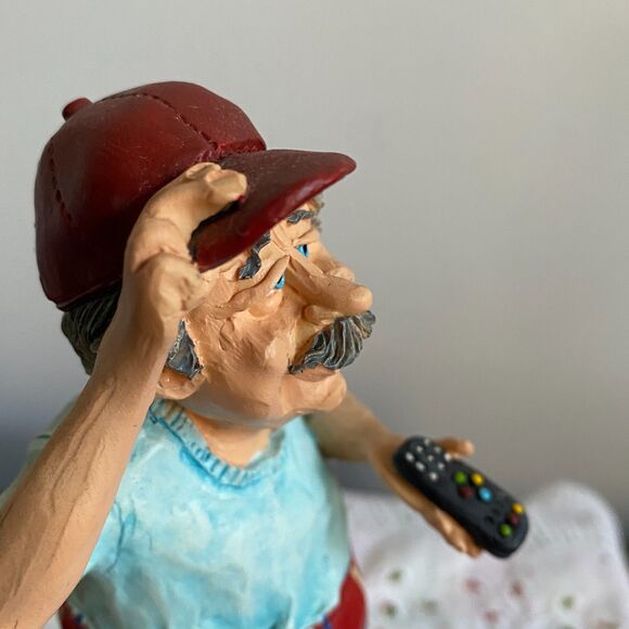 Vintage Russ Berrie "Gimme A Break" Figurine, Quirky Grandpa with Remote - Picture 2 of 9